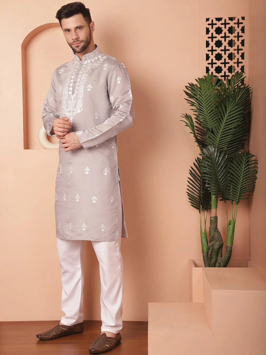 Men'S Grey Chikankari Embroidered Kurta With Pyjama