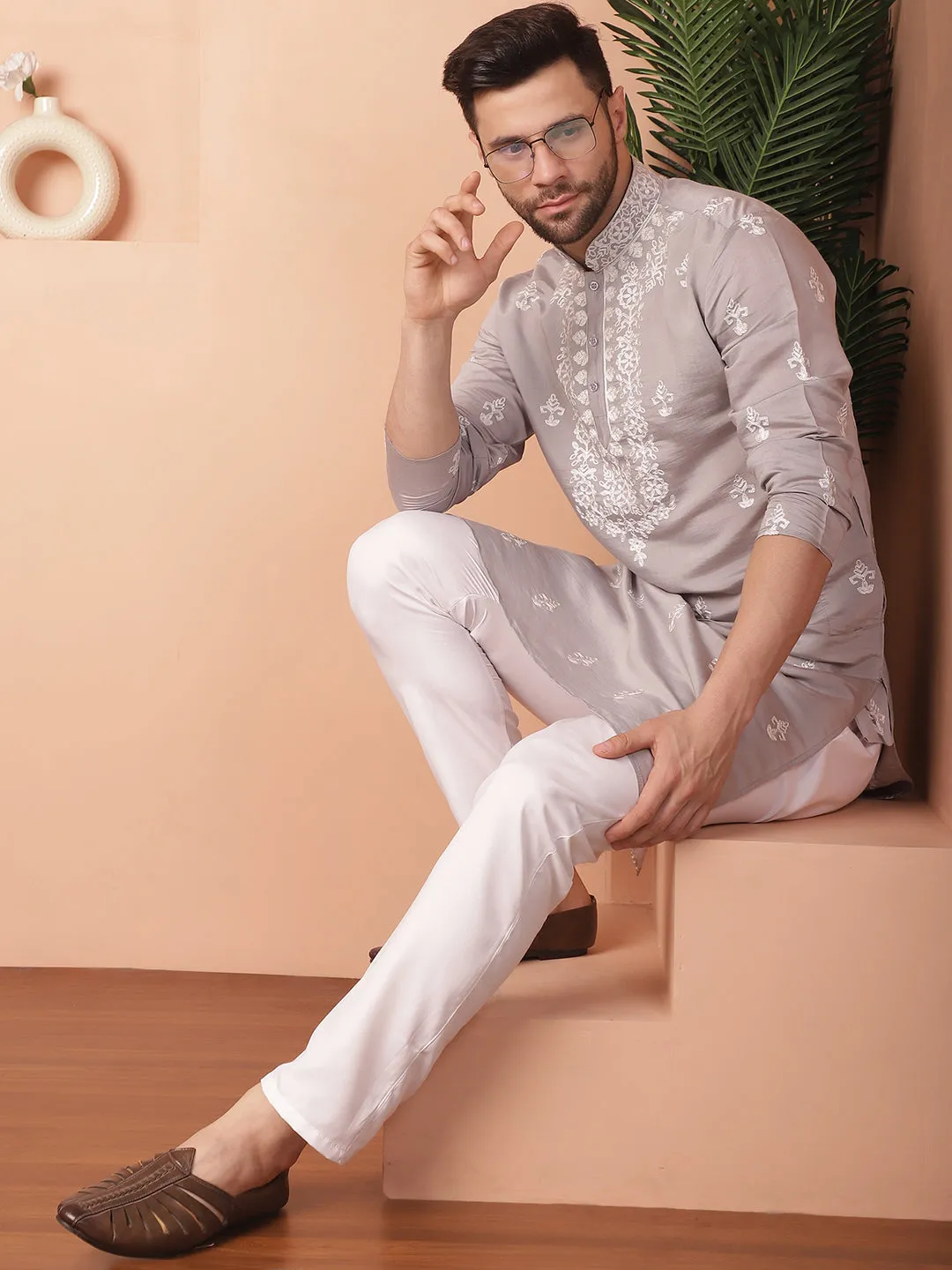 Men'S Grey Chikankari Embroidered Kurta With Pyjama