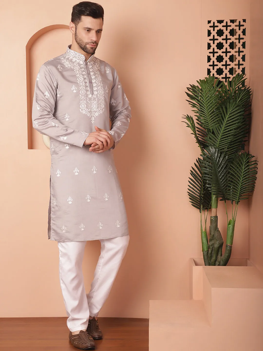 Men'S Grey Chikankari Embroidered Kurta With Pyjama