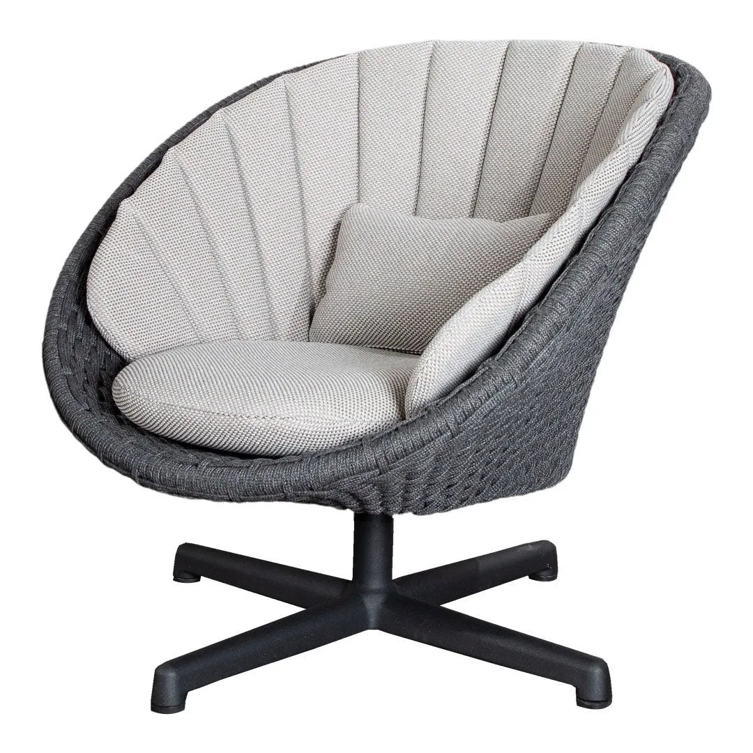 Peacock Outdoor Lounge Chair w/ Swivel Baes